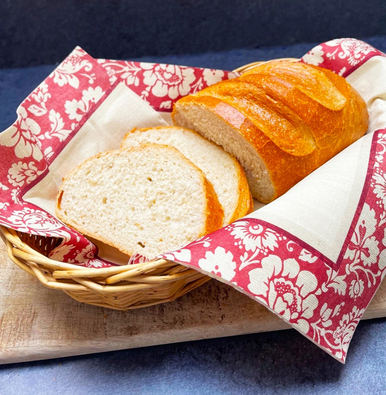 Weissbrot- Backwaren- Brot- Weissbrot- Weizenbrot- Mici- Sarmale- Backen